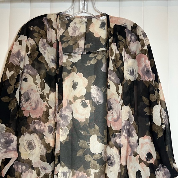 Live 4 Truth Black and Cream kimono - Picture 4 of 6